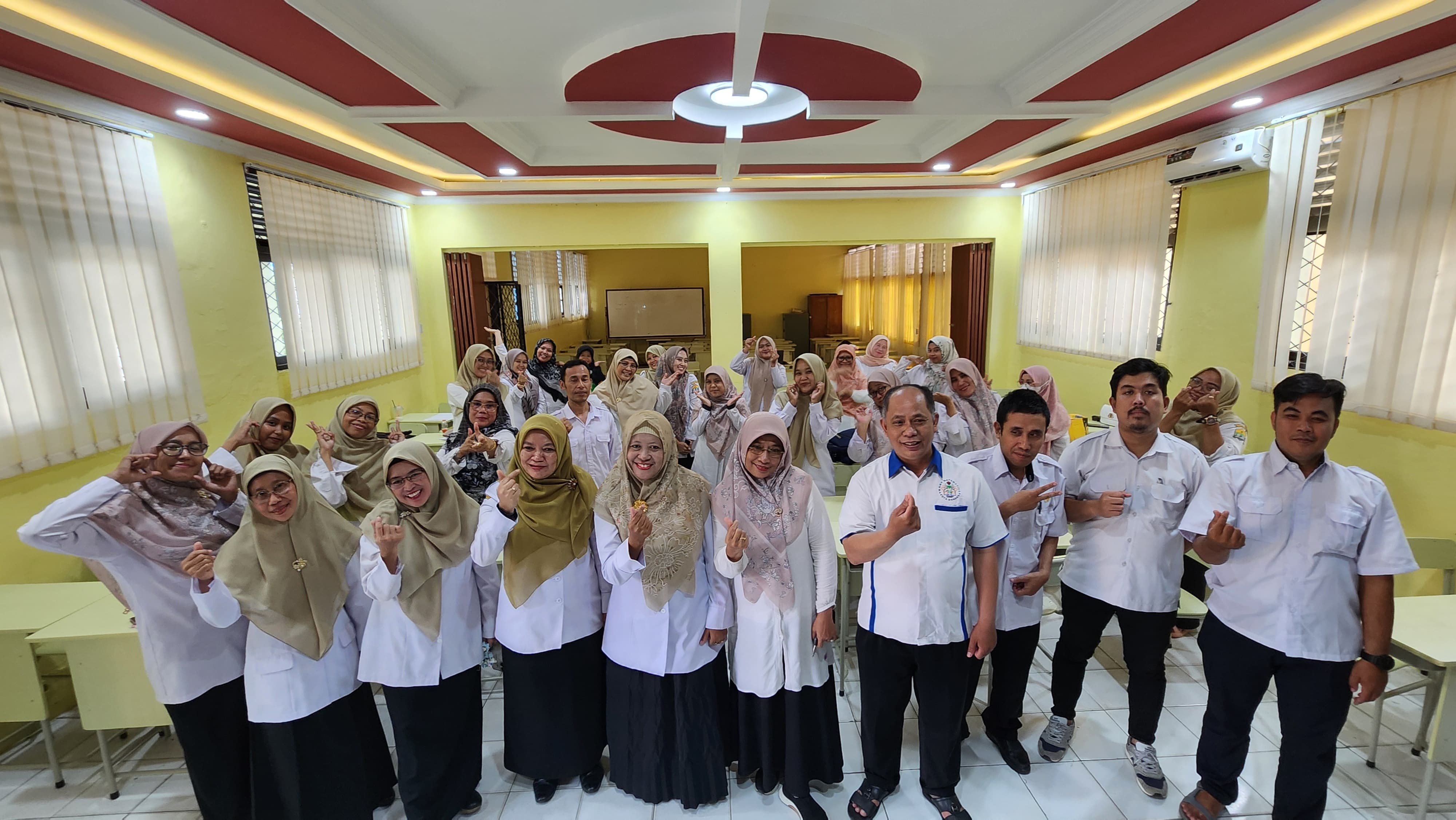 Guru-Putih.jpg